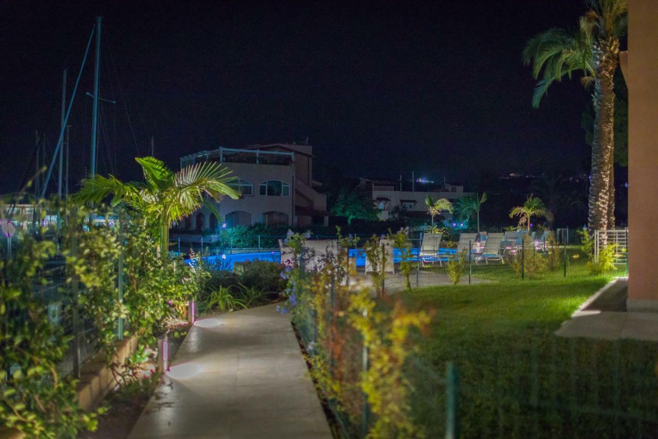 Residence Delfino, Portorosa 푸르나리 외부 사진