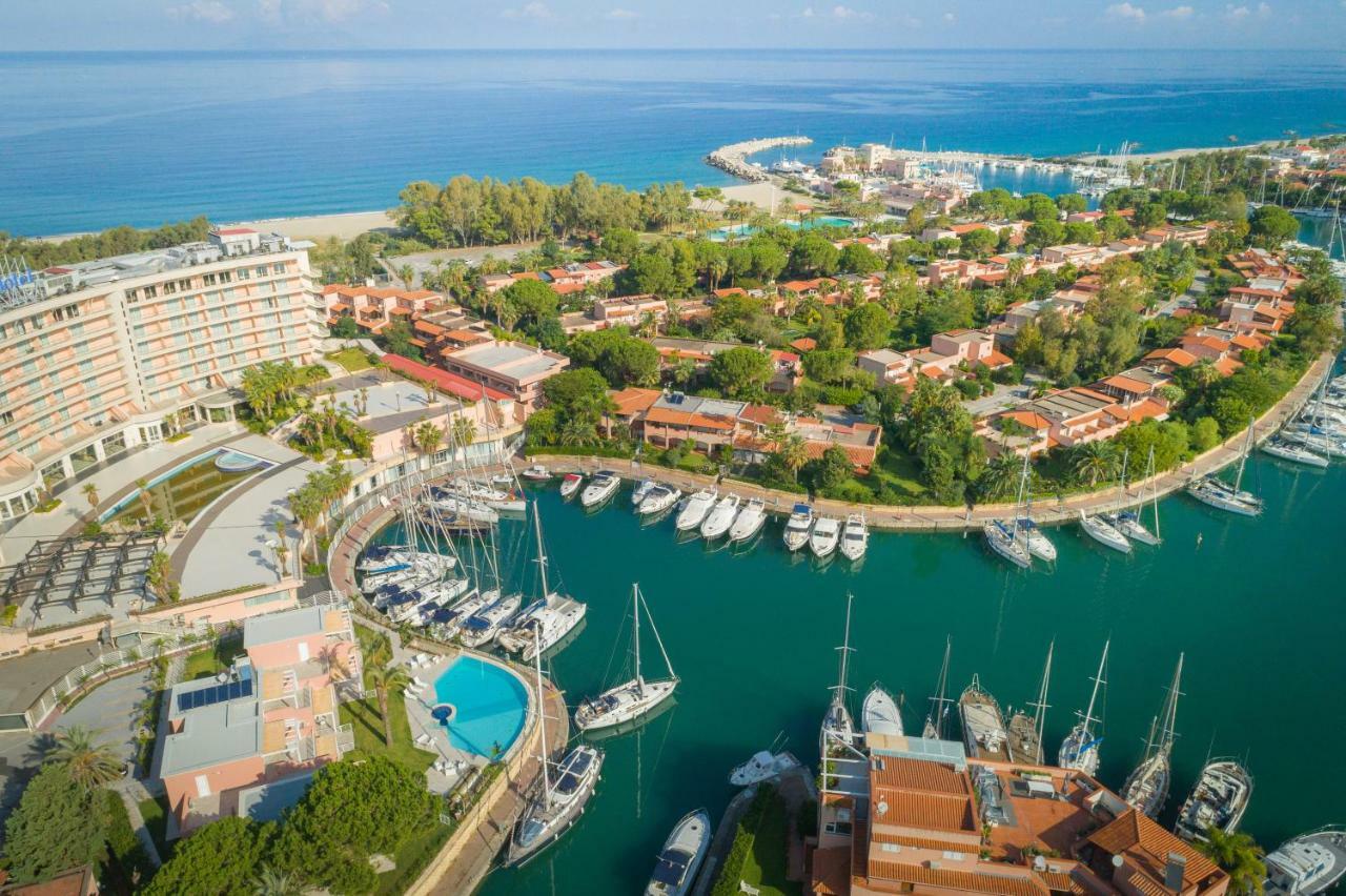 Residence Delfino, Portorosa 푸르나리 외부 사진
